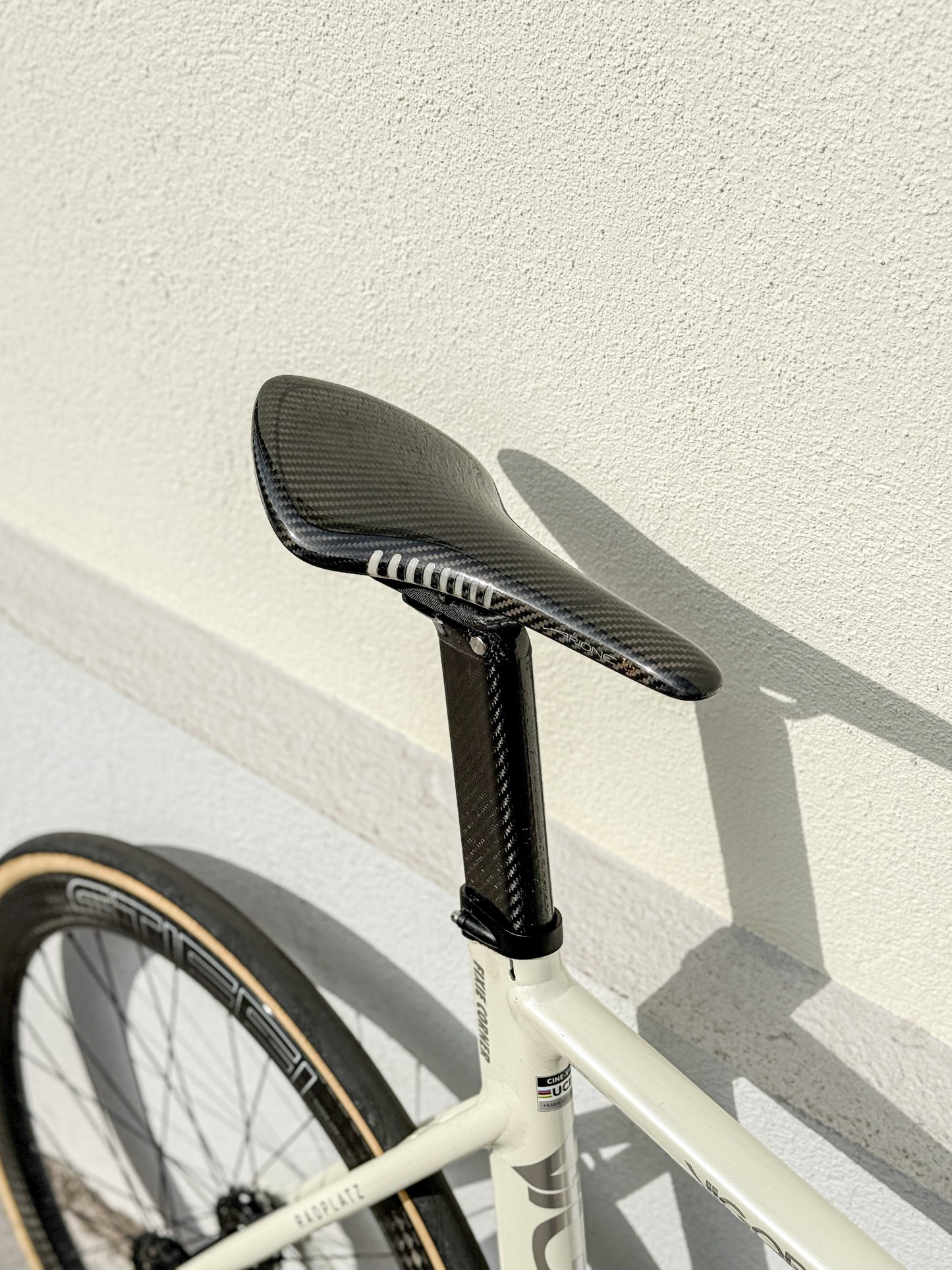 Carbon seatpost pre-order