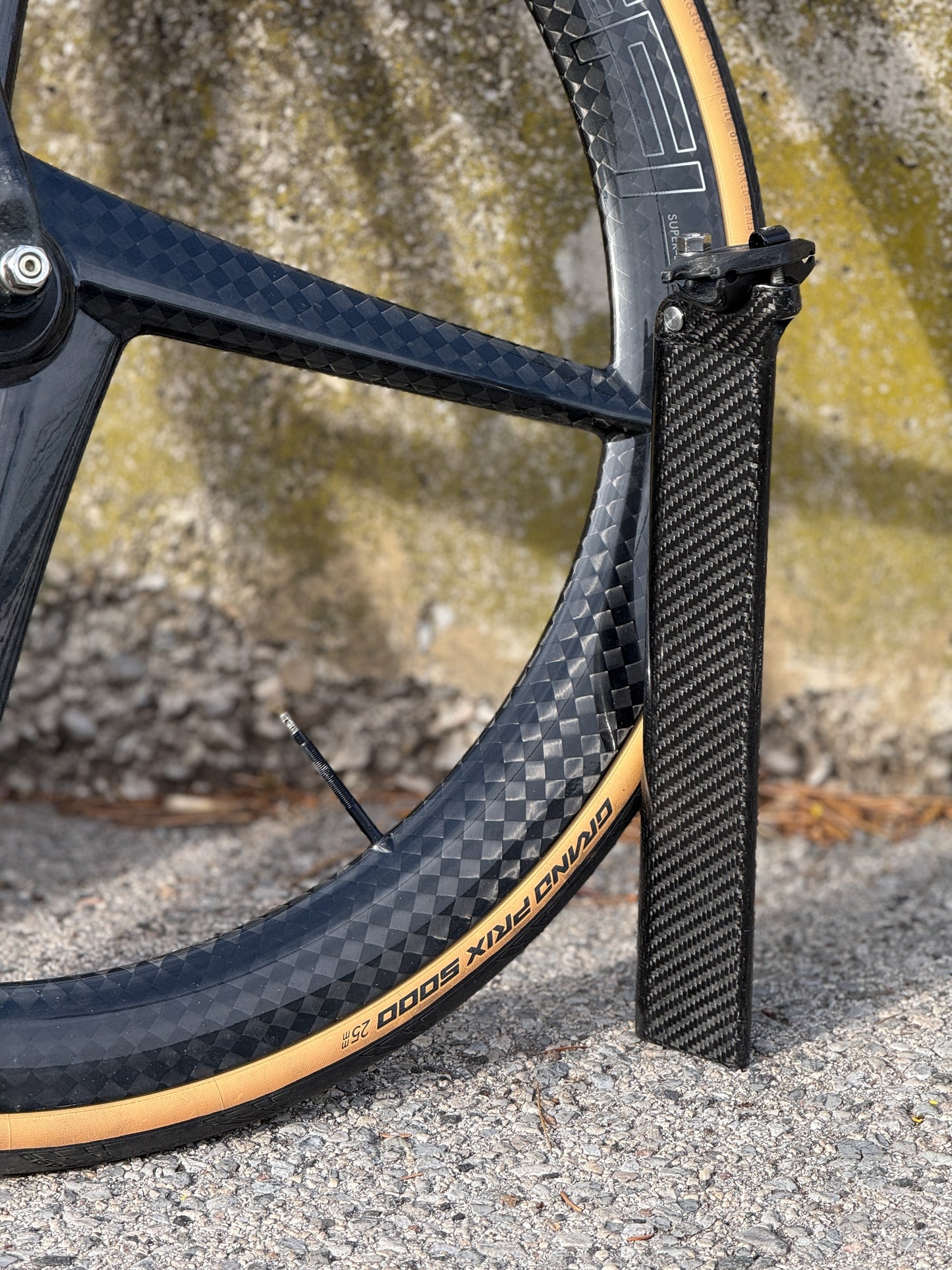 Carbon seatpost pre-order