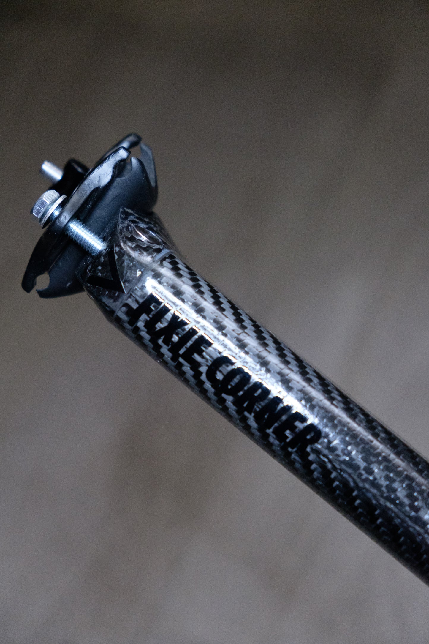 Carbon seatpost pre-order
