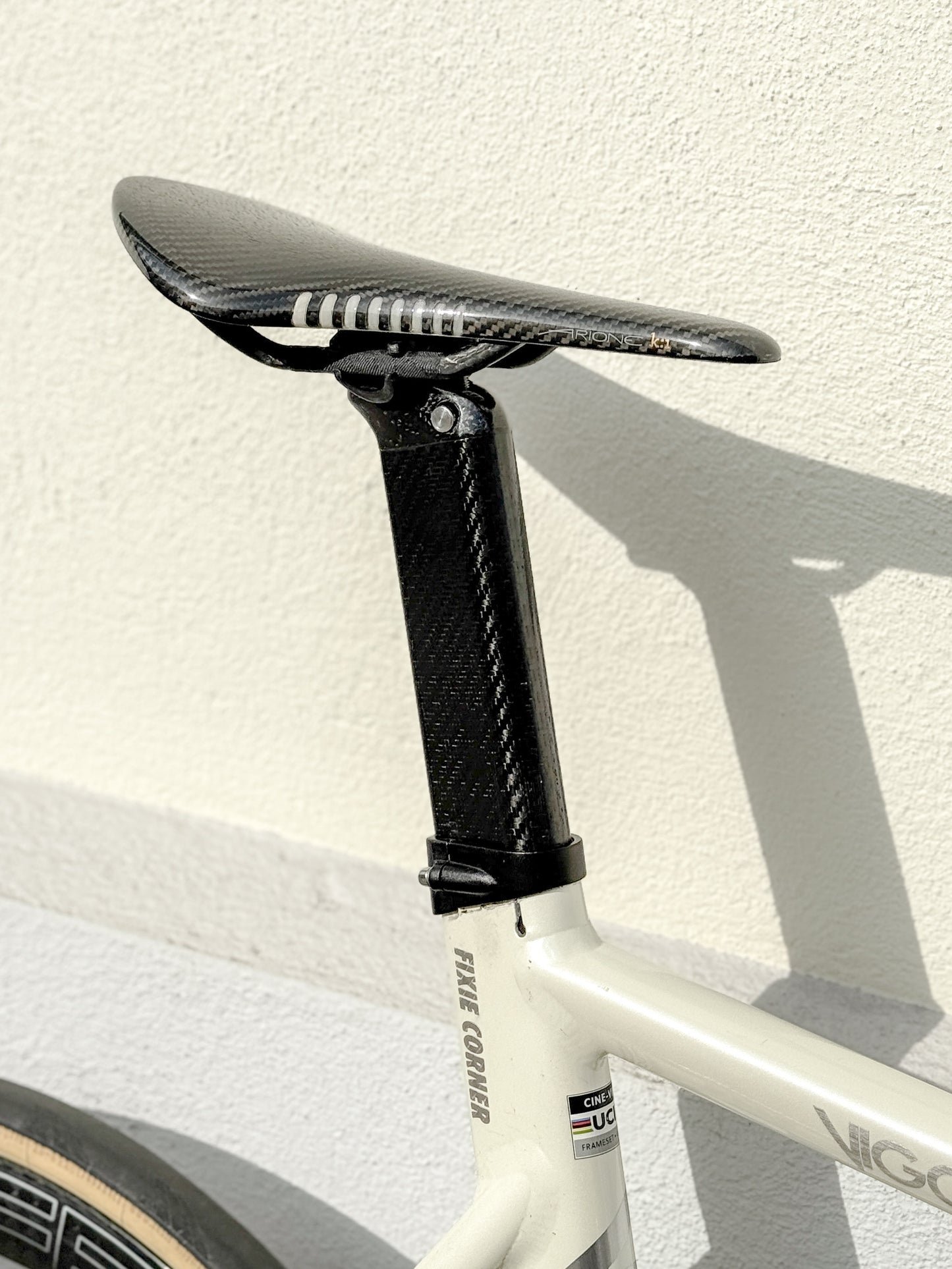 Carbon seatpost pre-order