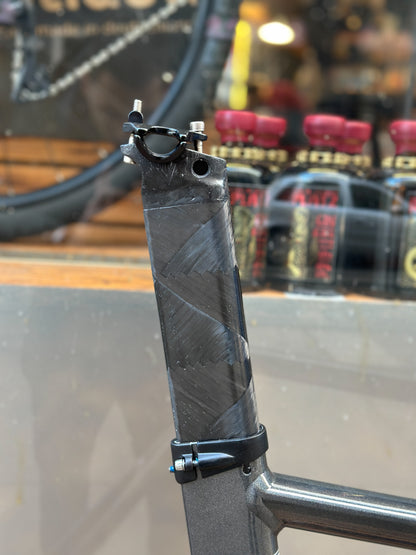 Carbon seatpost pre-order