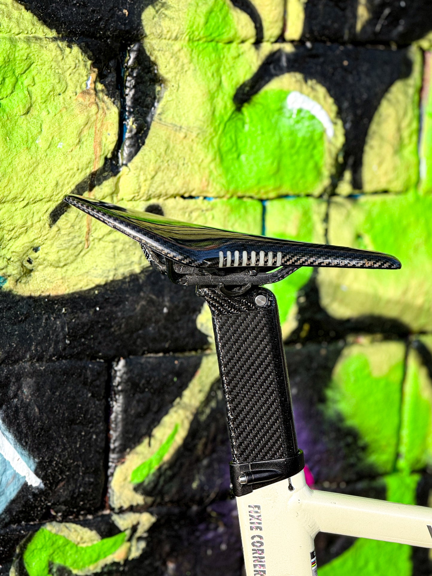 Carbon seatpost pre-order