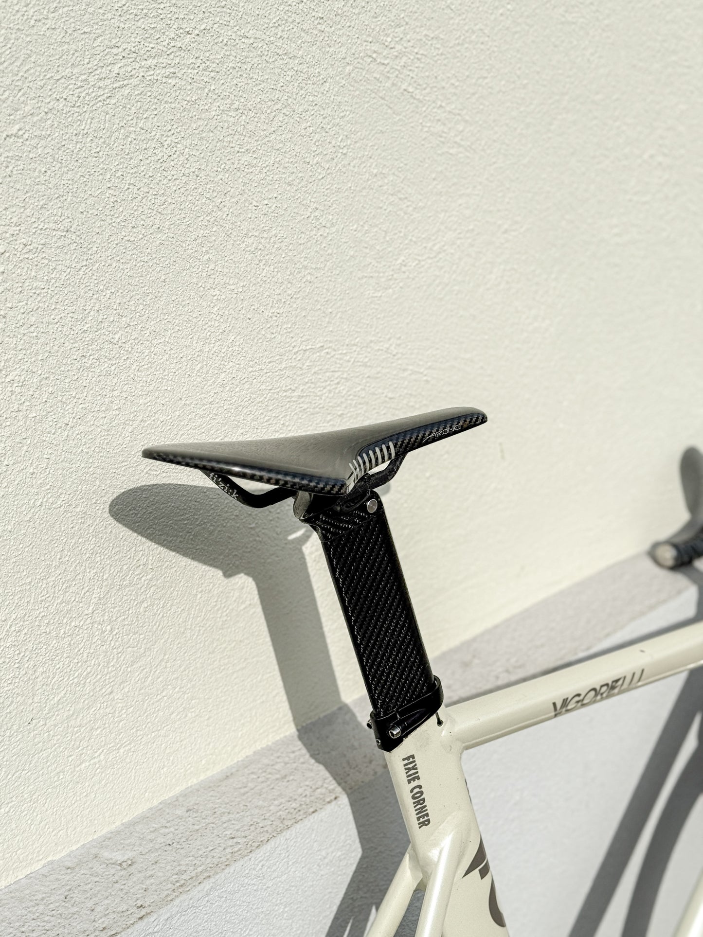 Carbon seatpost pre-order