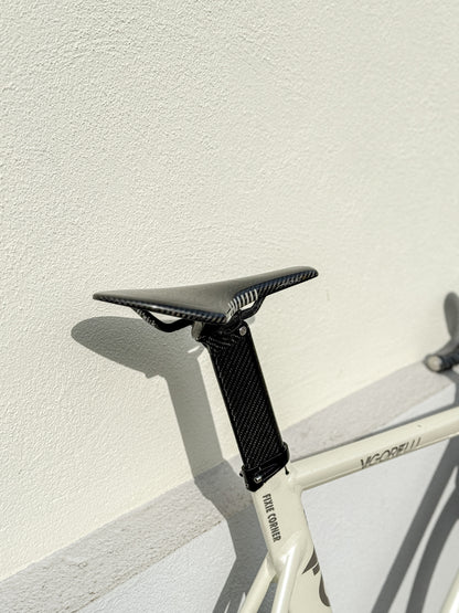 Carbon seatpost pre-order