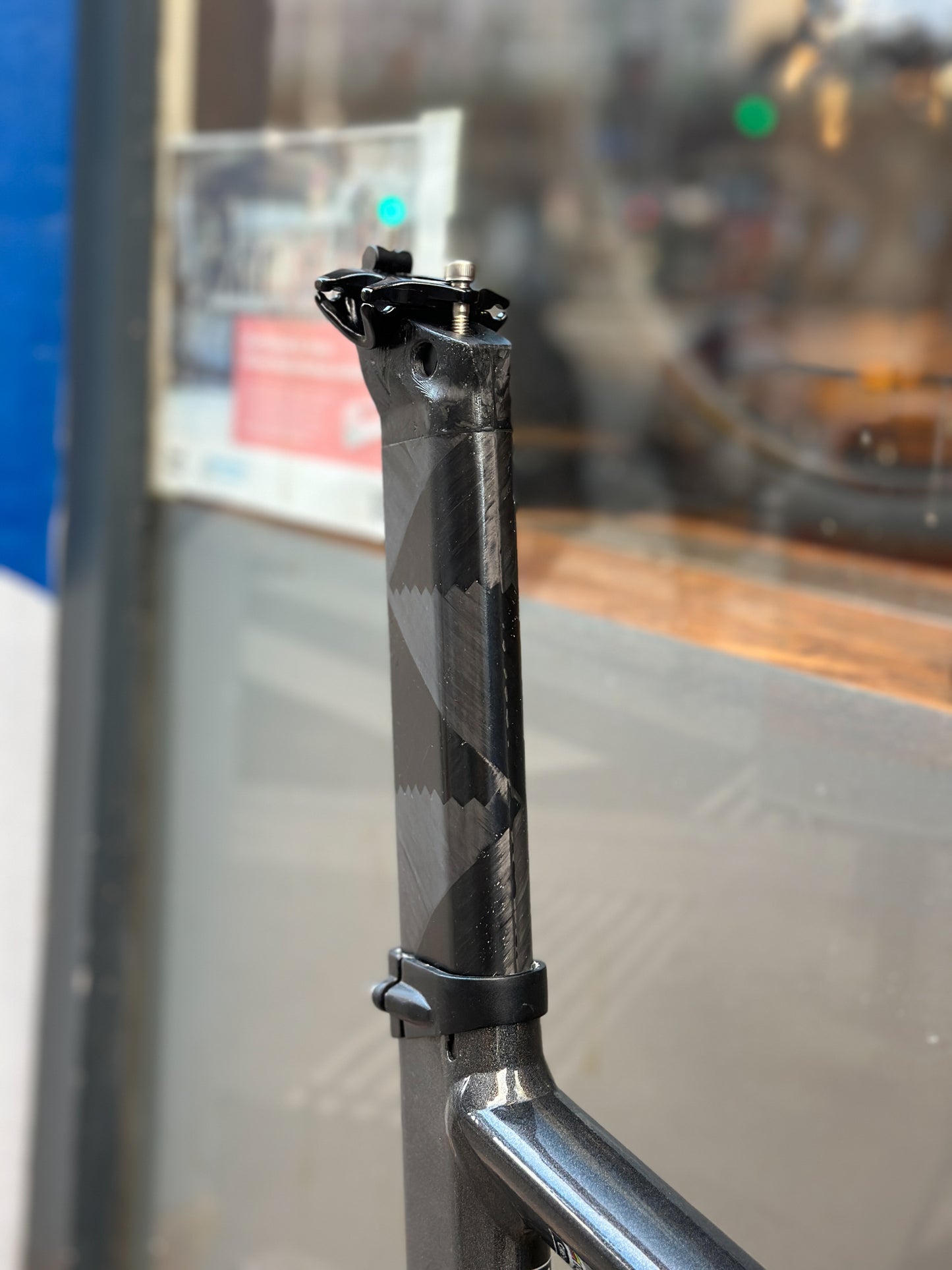 Carbon seatpost pre-order