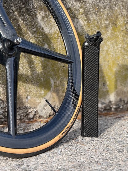 Carbon seatpost pre-order